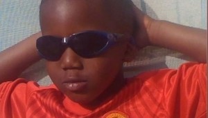 开云下载-约罗社媒晒梅努儿时身穿曼联球衣照片：祝大家今天愉快