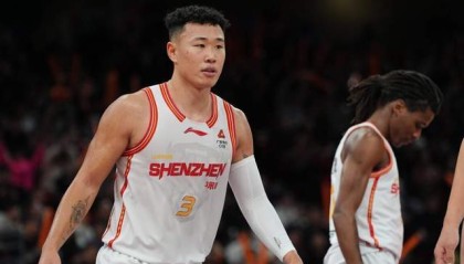 开云平台-23投狂砍32分+5记三分球！提前锁定常规赛MVP，郭士强眼光毒辣