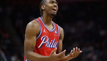 低迷！新科全明星首发马克西12中3拿到6分7助 正负值-36